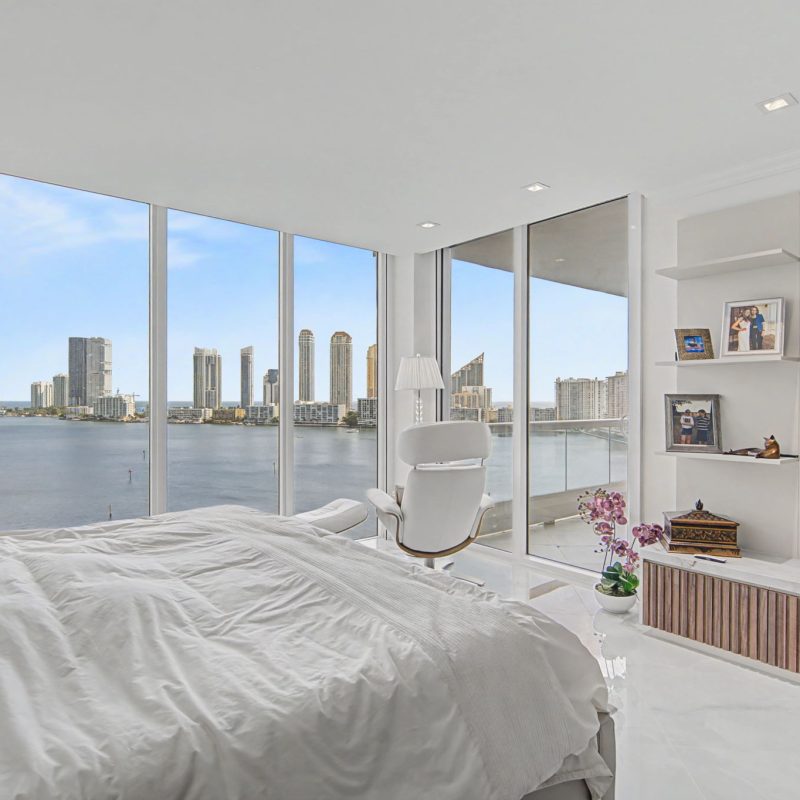 20-web-or-mls-2600-island-blvd-1201