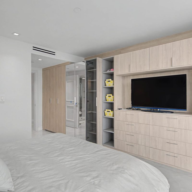 8-web-or-mls-2600-island-blvd-1201