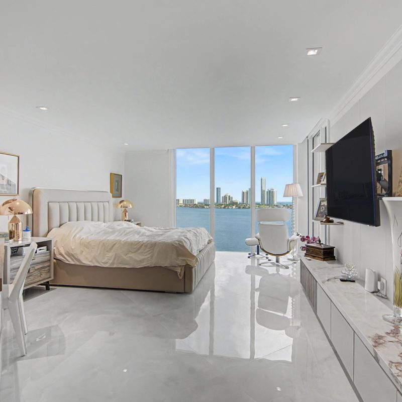 9-web-or-mls-2600-island-blvd-1201